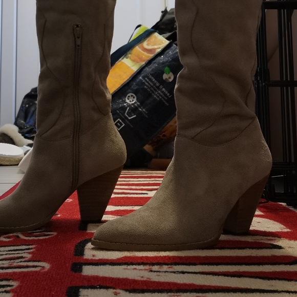 Suede Western style knee high boots - Picture 3 of 6